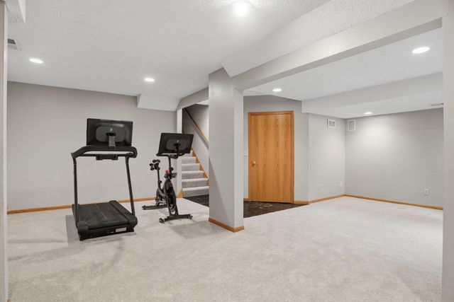 8901 Dunbar Knoll N, Brooklyn Park, MN 55443