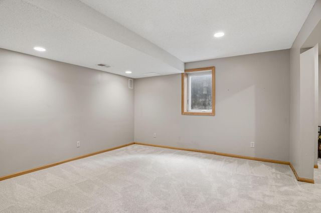 8901 Dunbar Knoll N, Brooklyn Park, MN 55443
