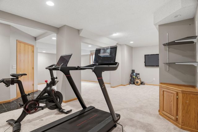 8901 Dunbar Knoll N, Brooklyn Park, MN 55443