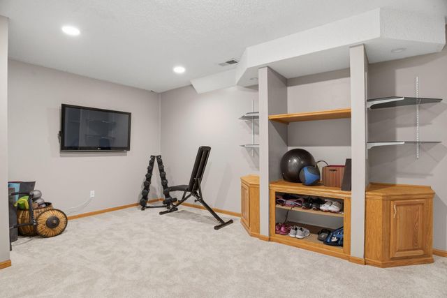 8901 Dunbar Knoll N, Brooklyn Park, MN 55443