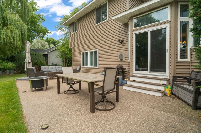 8901 Dunbar Knoll N, Brooklyn Park, MN 55443