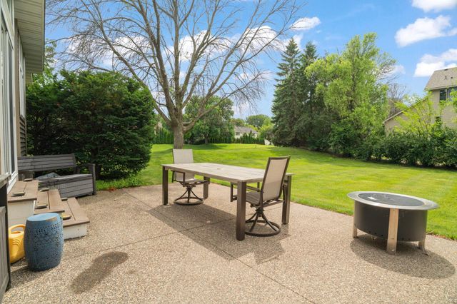 8901 Dunbar Knoll N, Brooklyn Park, MN 55443