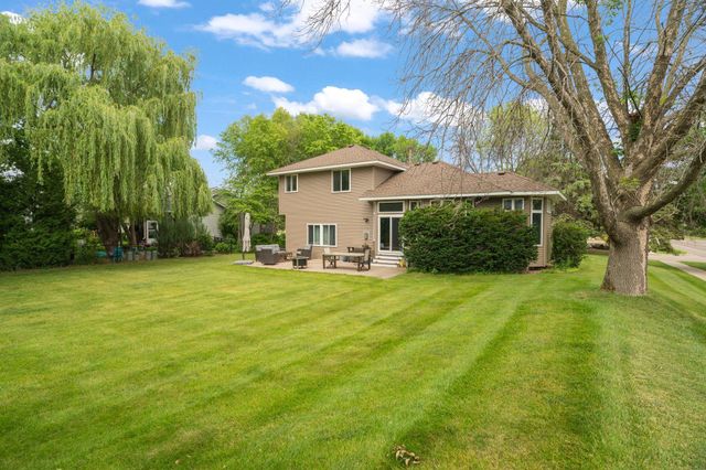 8901 Dunbar Knoll N, Brooklyn Park, MN 55443
