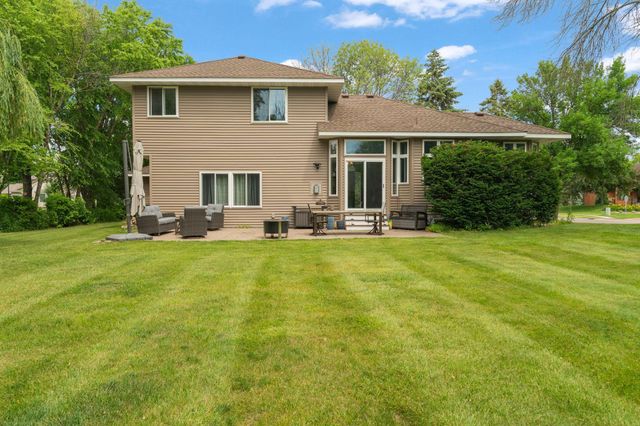 8901 Dunbar Knoll N, Brooklyn Park, MN 55443