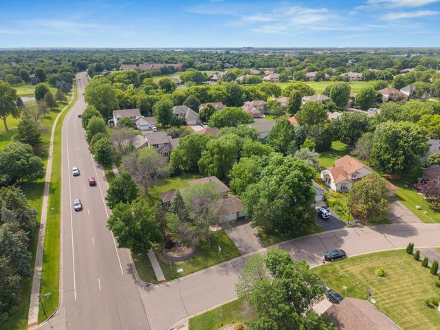 8901 Dunbar Knoll N, Brooklyn Park, MN 55443