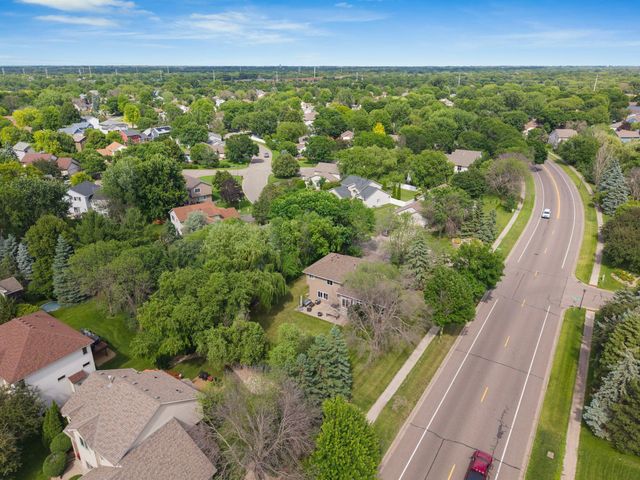 8901 Dunbar Knoll N, Brooklyn Park, MN 55443