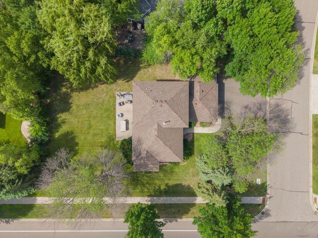 8901 Dunbar Knoll N, Brooklyn Park, MN 55443