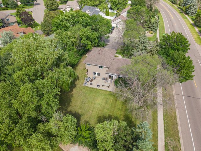 8901 Dunbar Knoll N, Brooklyn Park, MN 55443