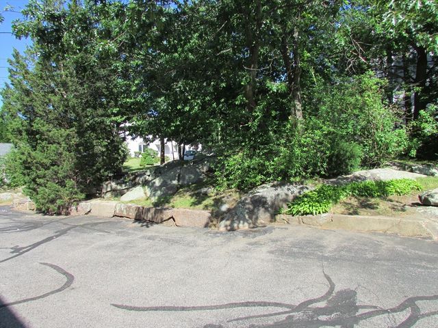 21 Greystone 21, Quincy, MA 02169