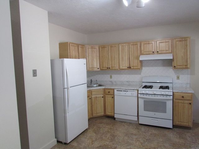 21 Greystone 21, Quincy, MA 02169