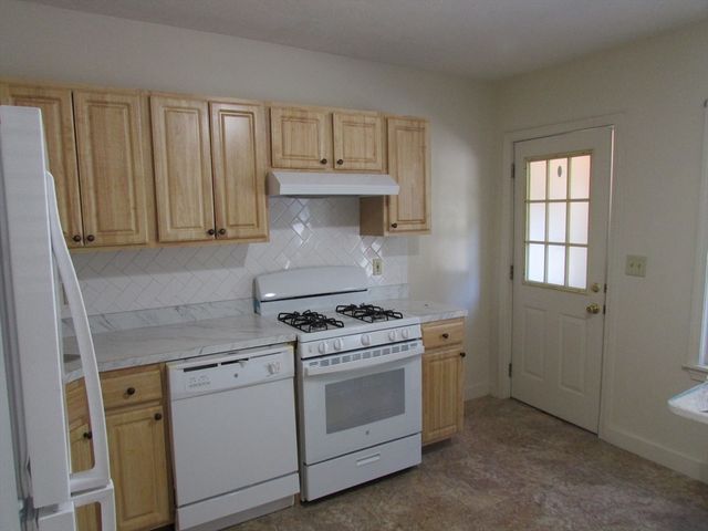 21 Greystone 21, Quincy, MA 02169