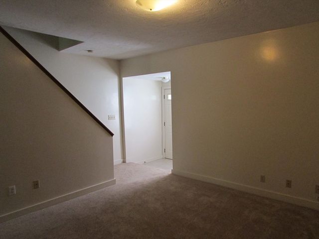 21 Greystone 21, Quincy, MA 02169
