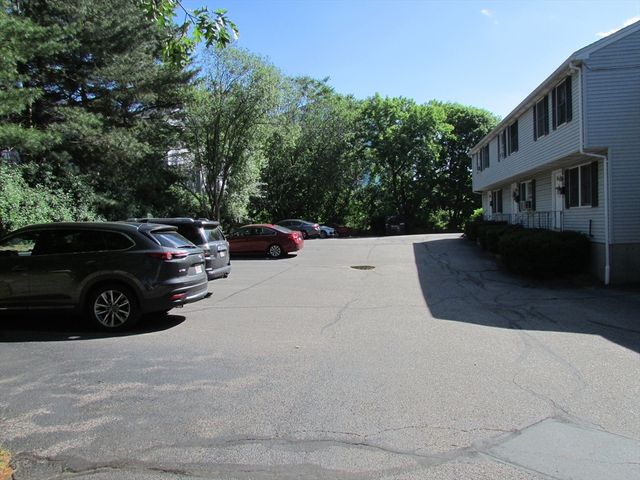 21 Greystone 21, Quincy, MA 02169
