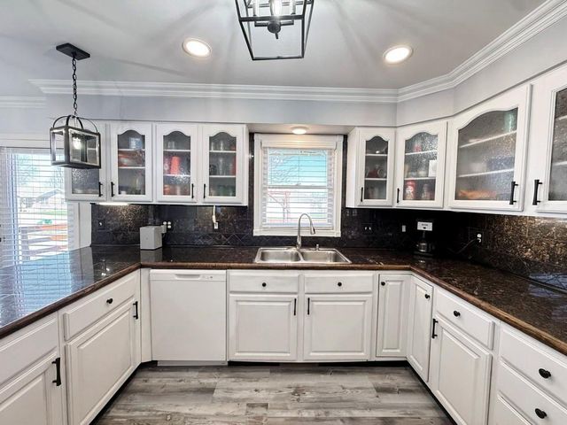 2004 N Lynn Street, Nevada, MO 64772