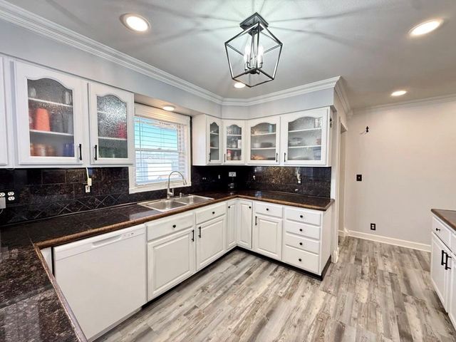 2004 N Lynn Street, Nevada, MO 64772