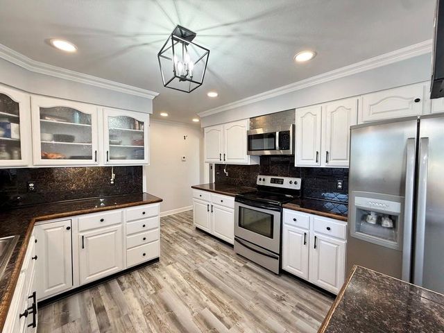 2004 N Lynn Street, Nevada, MO 64772