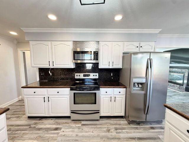 2004 N Lynn Street, Nevada, MO 64772