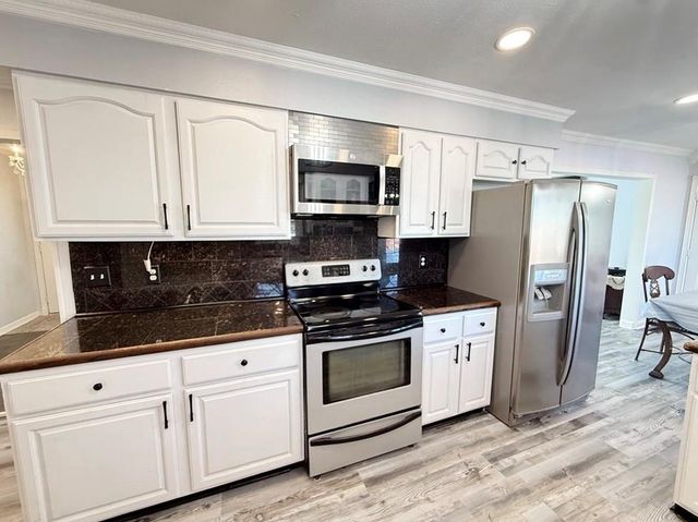 2004 N Lynn Street, Nevada, MO 64772