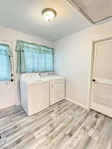 2004 N Lynn Street, Nevada, MO 64772