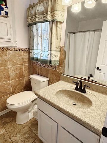 2004 N Lynn Street, Nevada, MO 64772