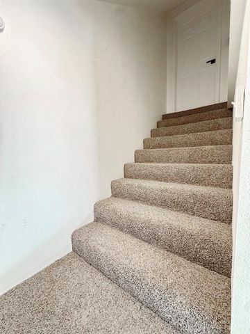 2004 N Lynn Street, Nevada, MO 64772