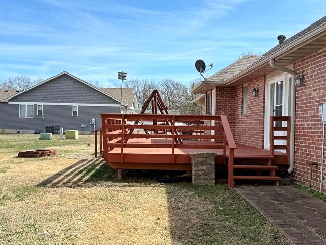 2004 N Lynn Street, Nevada, MO 64772