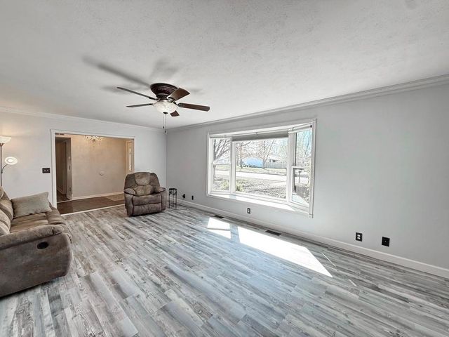 2004 N Lynn Street, Nevada, MO 64772