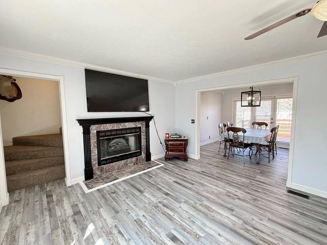 2004 N Lynn Street, Nevada, MO 64772