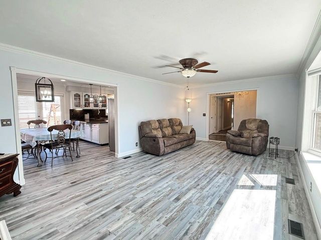 2004 N Lynn Street, Nevada, MO 64772