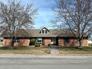 2004 N Lynn Street, Nevada, MO 64772