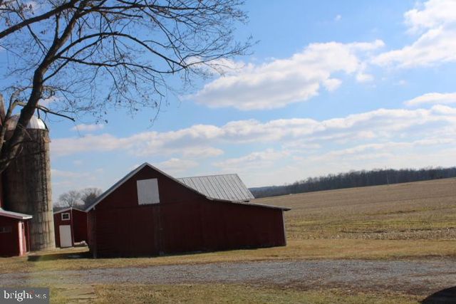 740 BERMUDIAN CREEK RD #BARNS, East Berlin, PA 17316