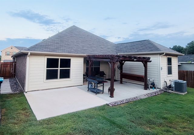 217 Bearman Drive, Fort Worth, TX 76120