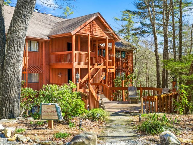 221 Toxaway Falls Drive 1, Lake Toxaway, NC 28747