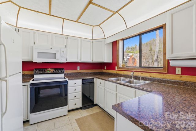 221 Toxaway Falls Drive 1, Lake Toxaway, NC 28747