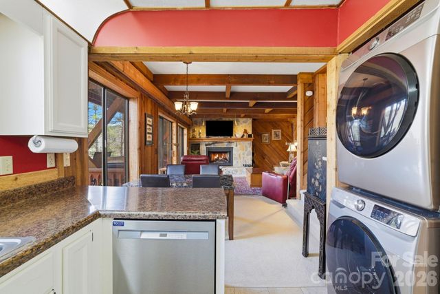 221 Toxaway Falls Drive 1, Lake Toxaway, NC 28747
