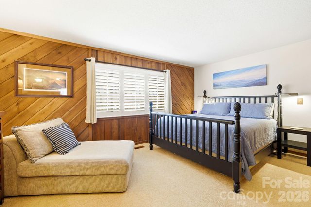 221 Toxaway Falls Drive 1, Lake Toxaway, NC 28747