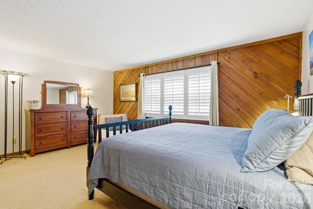 221 Toxaway Falls Drive 1, Lake Toxaway, NC 28747