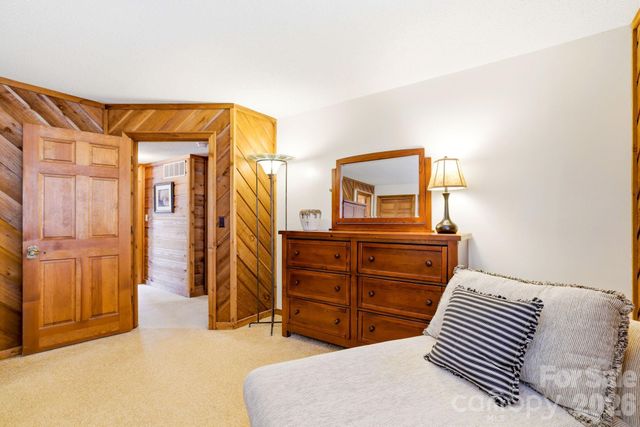 221 Toxaway Falls Drive 1, Lake Toxaway, NC 28747