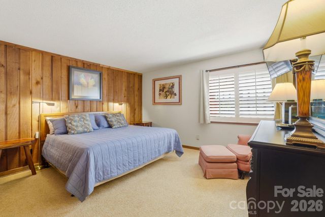 221 Toxaway Falls Drive 1, Lake Toxaway, NC 28747