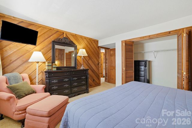221 Toxaway Falls Drive 1, Lake Toxaway, NC 28747
