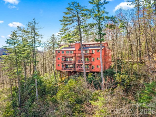 221 Toxaway Falls Drive 1, Lake Toxaway, NC 28747