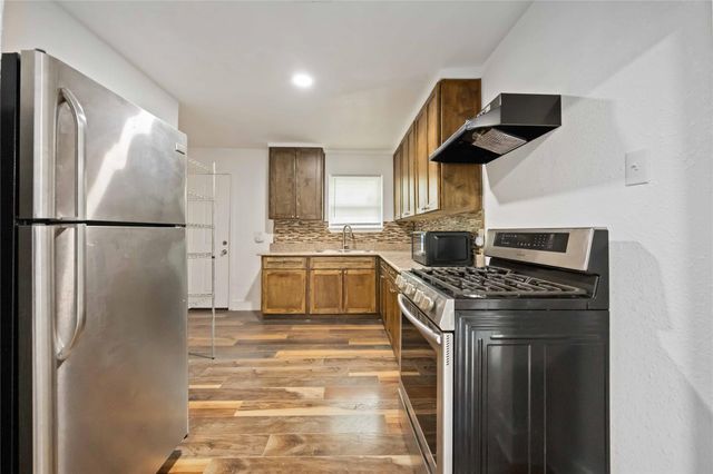 6043 Lyndhurst Drive, Houston, TX 77033