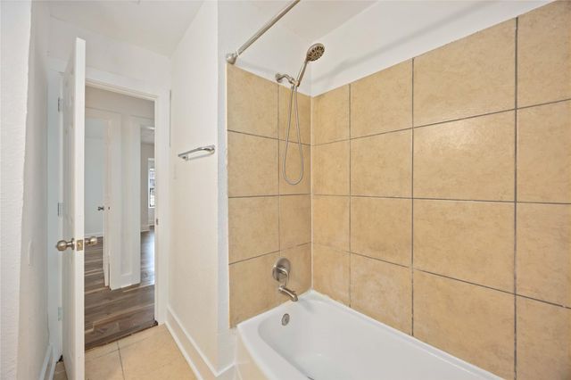 6043 Lyndhurst Drive, Houston, TX 77033