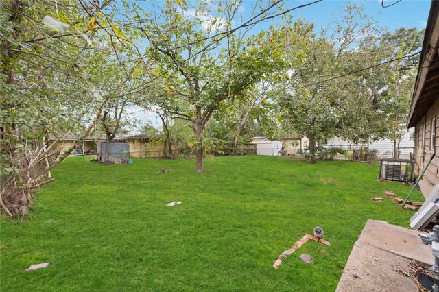 6043 Lyndhurst Drive, Houston, TX 77033