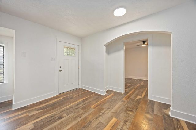 6043 Lyndhurst Drive, Houston, TX 77033