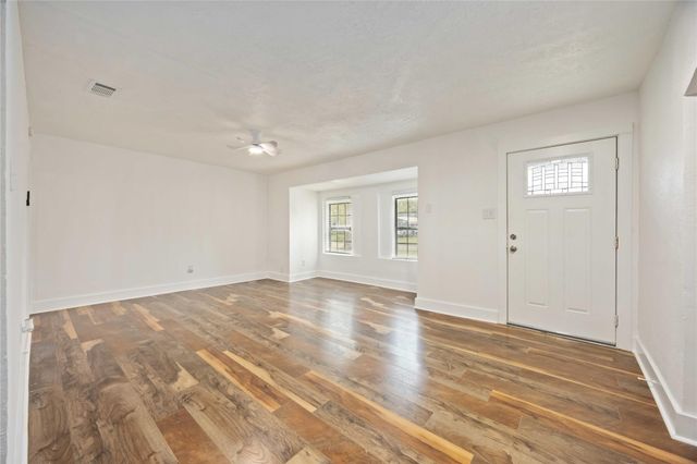 6043 Lyndhurst Drive, Houston, TX 77033