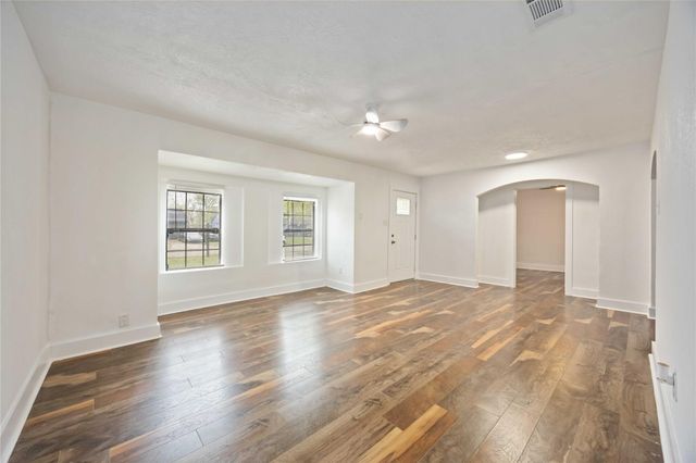 6043 Lyndhurst Drive, Houston, TX 77033