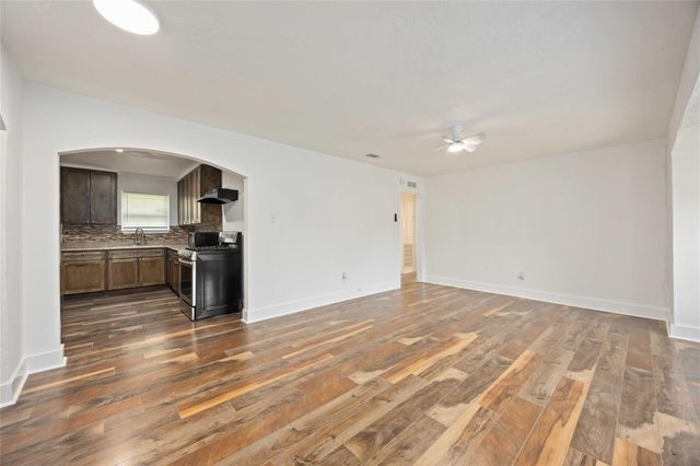 6043 Lyndhurst Drive, Houston, TX 77033