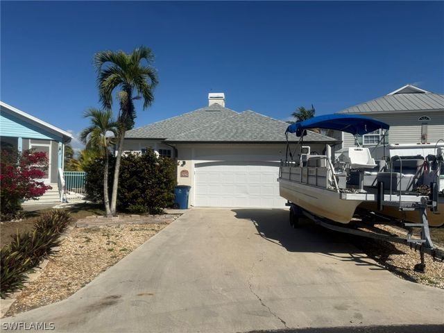 6062 Waterway Bay DR, Fort Myers, FL 33908