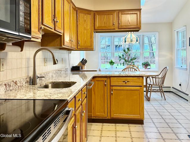 11 Petticoat Lane, Brunswick, NY 12180
